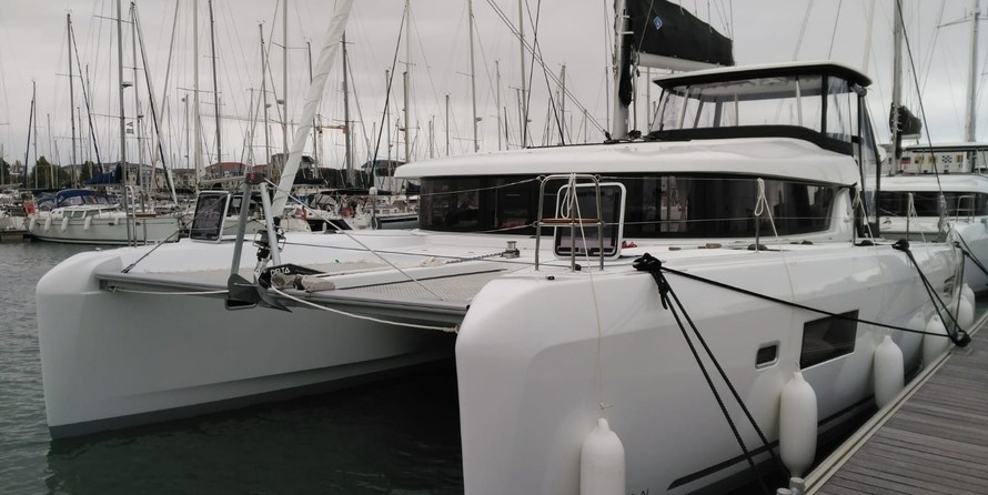 Lagoon 42