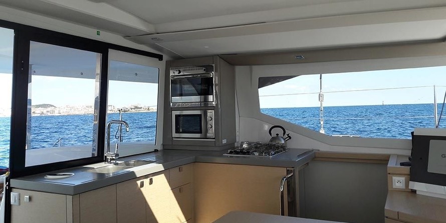 Fountaine Pajot Lucia 40