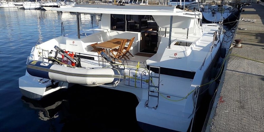 Fountaine Pajot Lucia 40
