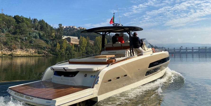 Invictus 370 GT