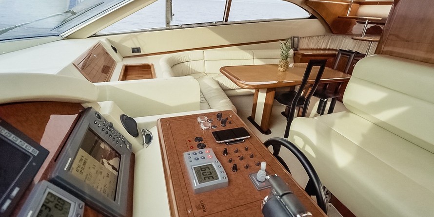 Ferretti 680