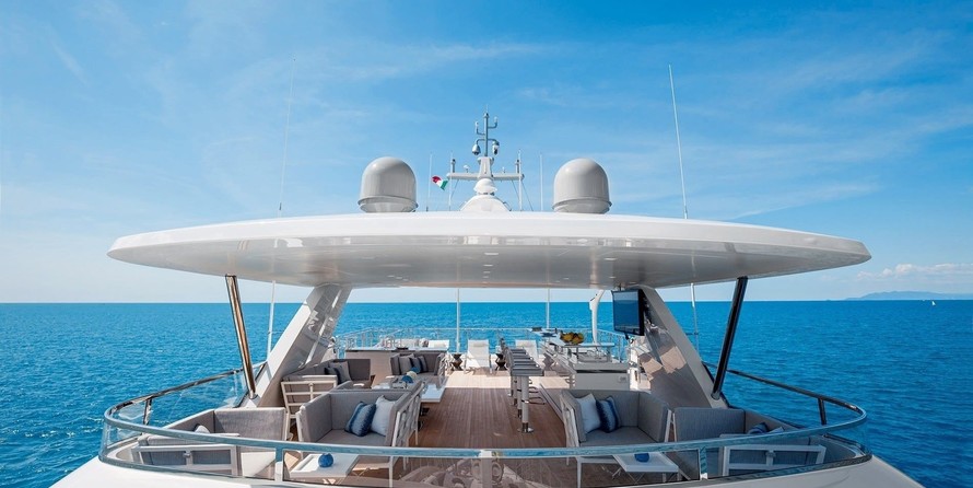 Benetti Veloce 140