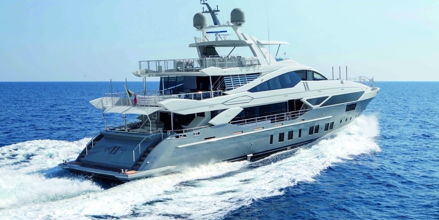 Benetti Veloce 140