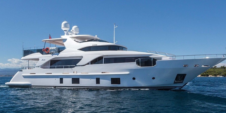 Benetti Delfino 93