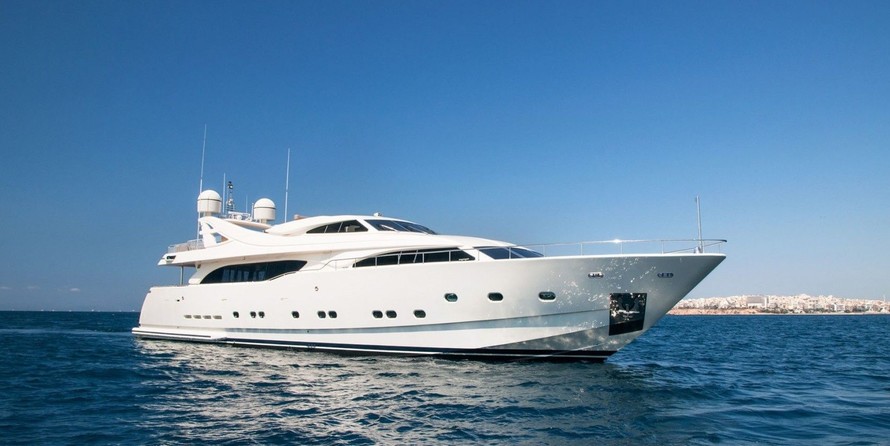 Ferretti 112