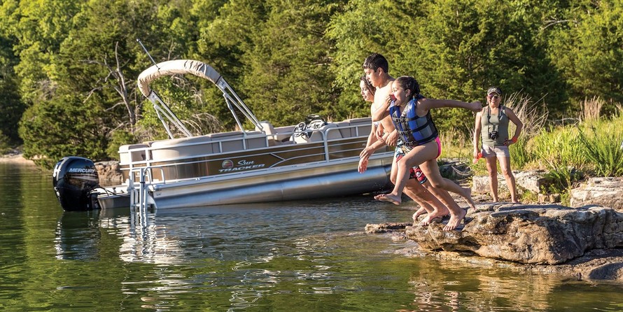 Sun Tracker Party Barge 22 DLX