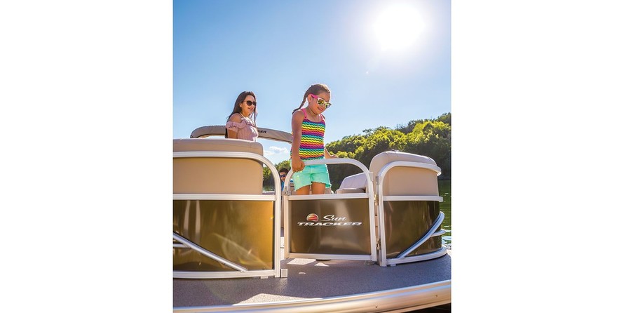 Sun Tracker Party Barge 22 DLX