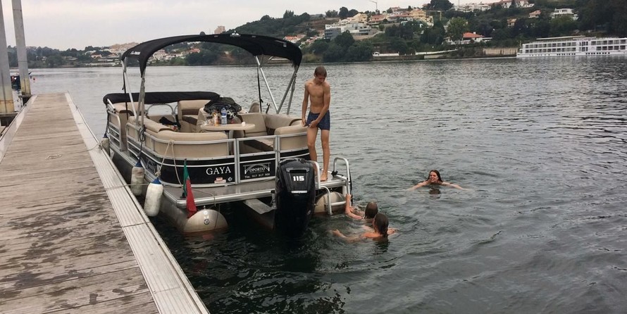 Sun Tracker Party Barge 22 DLX