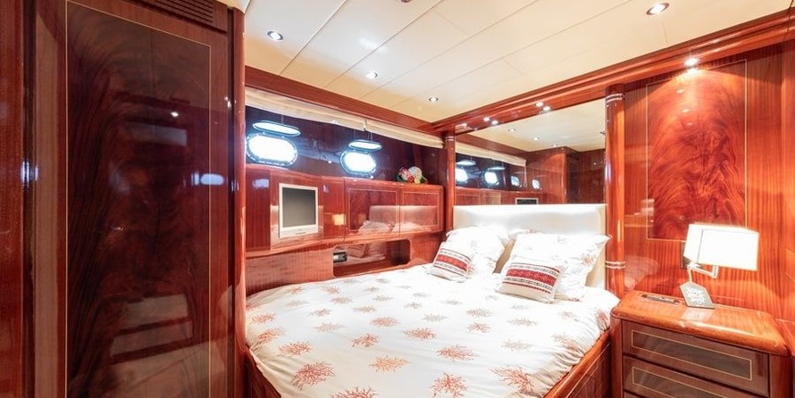 Overmarine Mangusta 72