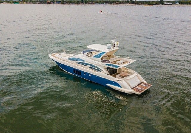Azimut 64 Fly