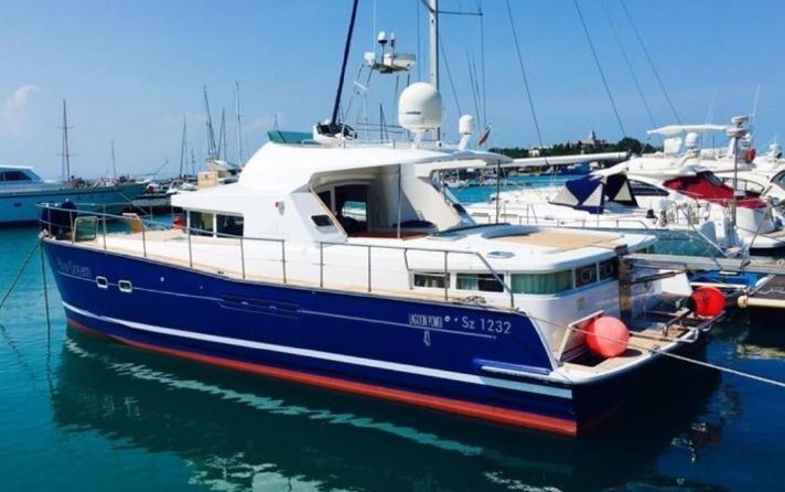 Lagoon Power 43