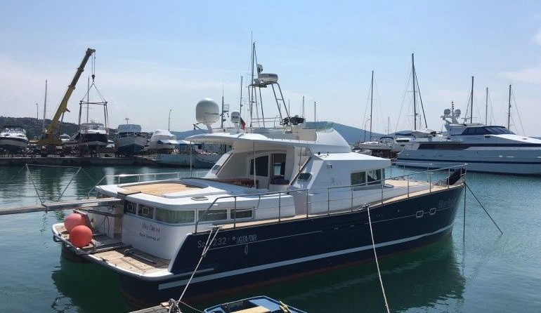 Lagoon Power 43