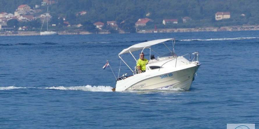 Quicksilver Activ 430 Cabin