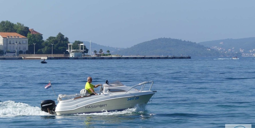 Quicksilver Activ 430 Cabin