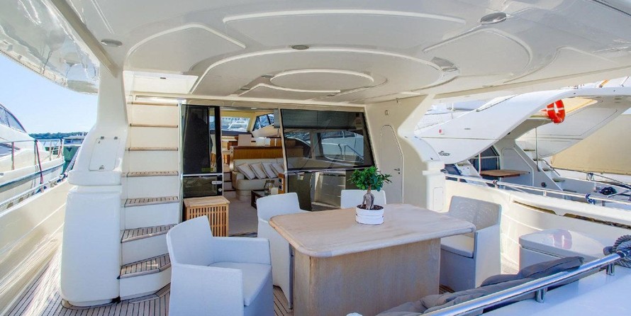 Ferretti 681
