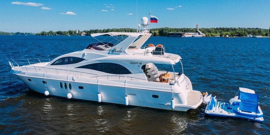 Majesty yachts gulf craft 66