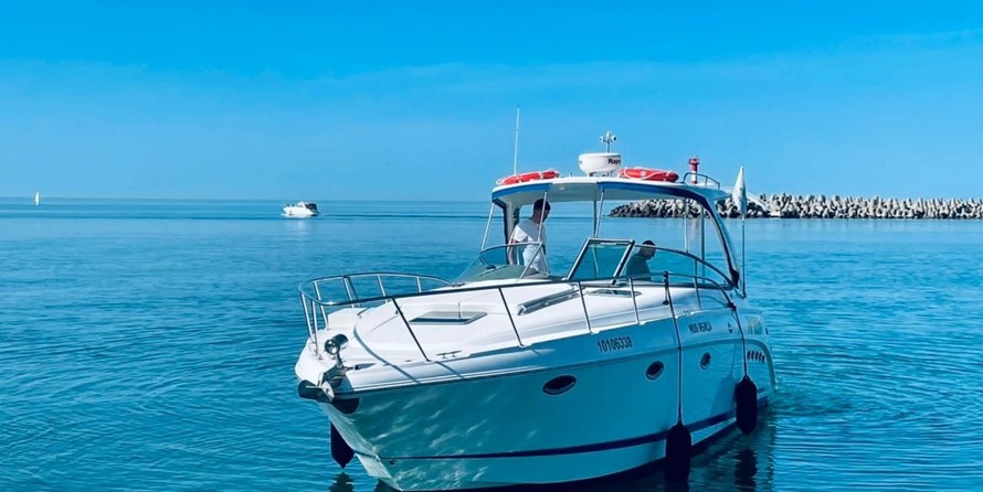 Chaparral 350 Signature Cruiser
