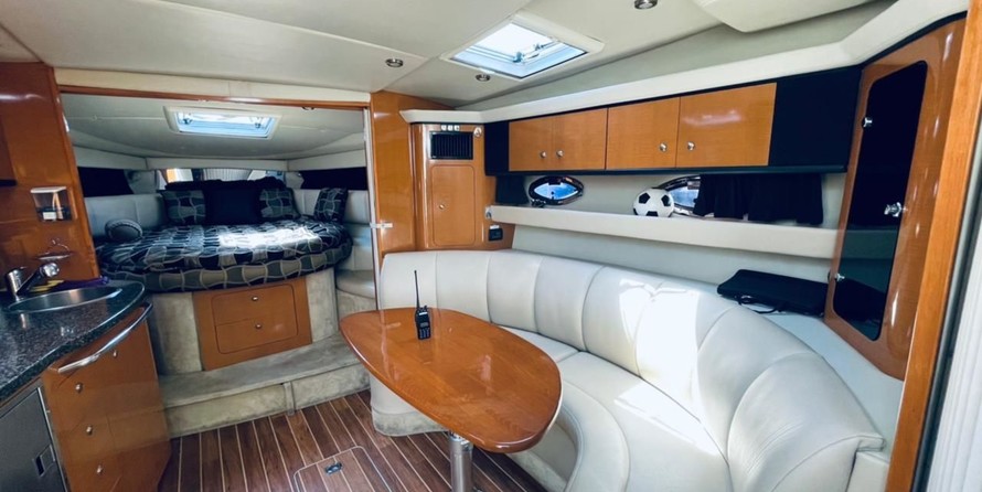 Chaparral 350 Signature Cruiser