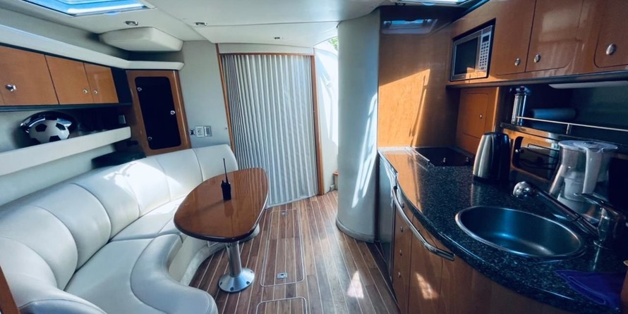 Chaparral 350 Signature Cruiser