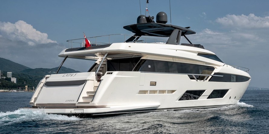 Ferretti 920