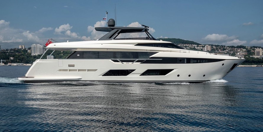 Ferretti 920
