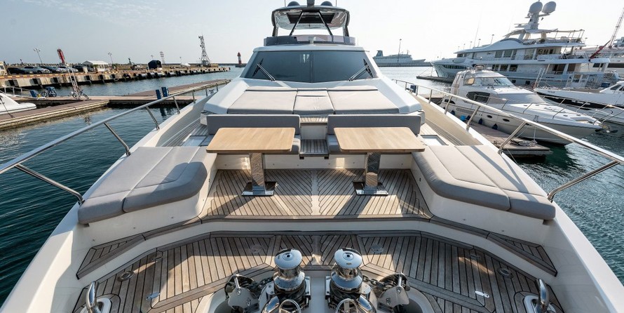 Ferretti 920