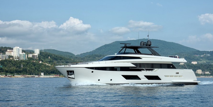 Ferretti 920
