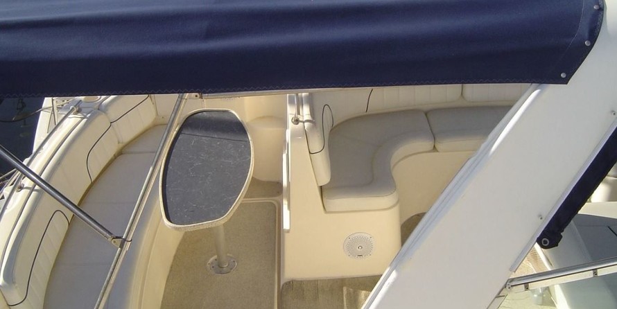 Rinker Fiesta Vee 310