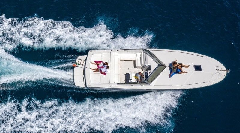 Tornado 38 Cruising