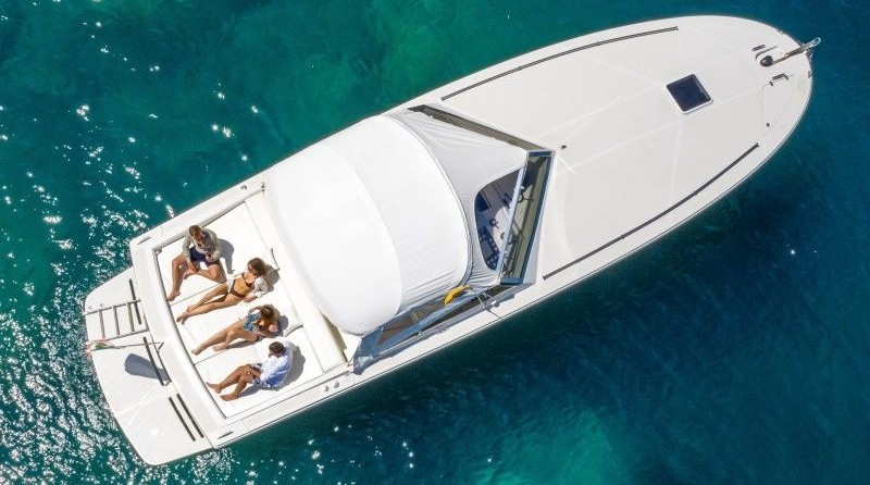 Tornado 38 Cruising