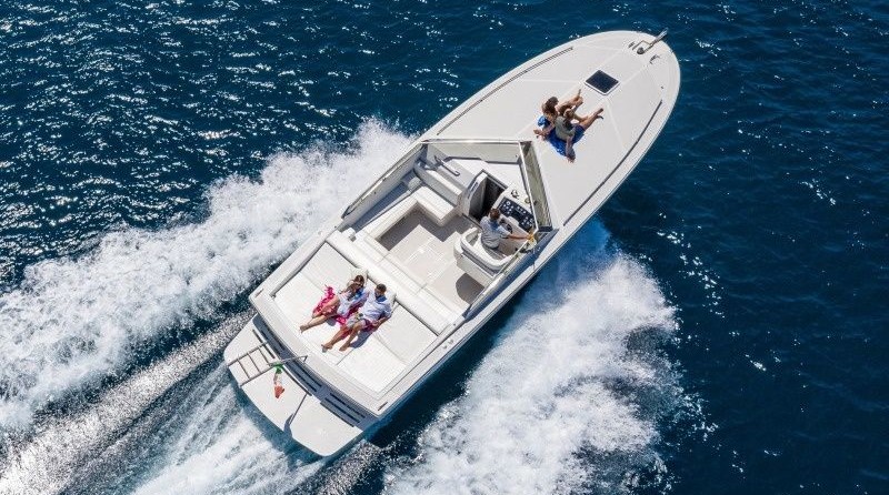 Tornado 38 Cruising