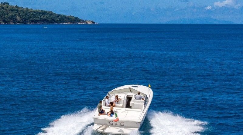 Tornado 38 Cruising