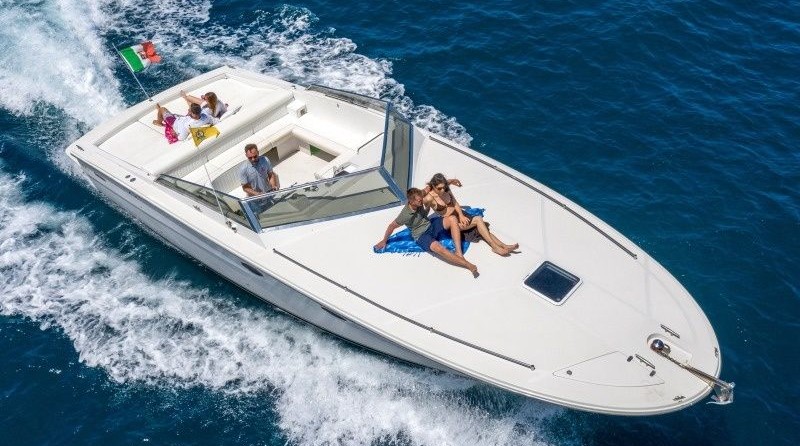 Tornado 38 Cruising
