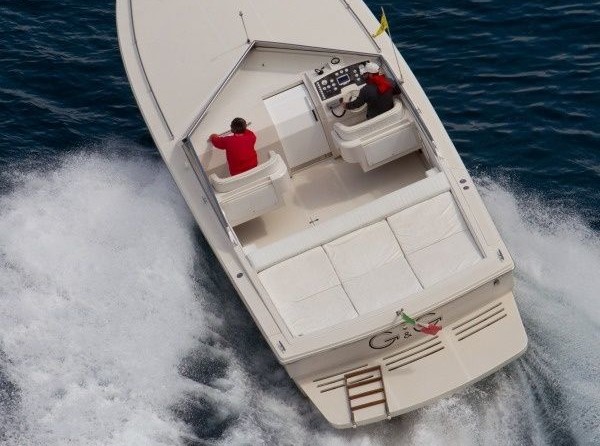 Tornado 38 Cruising