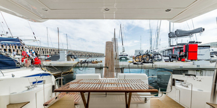 Azimut 46