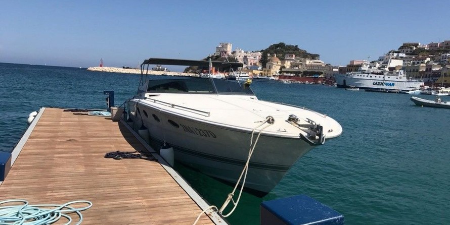 Tornado 38 Cruising