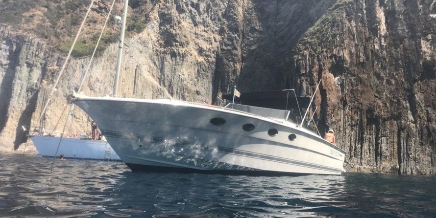Tornado 38 Cruising