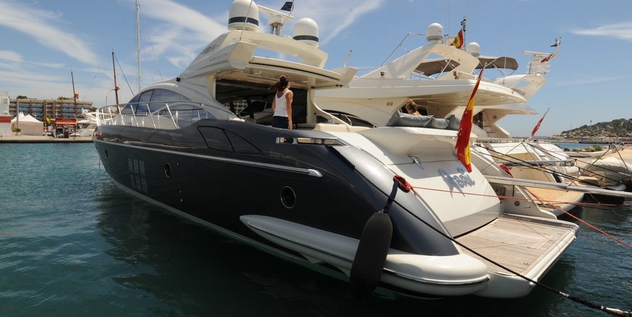 Azimut 68S