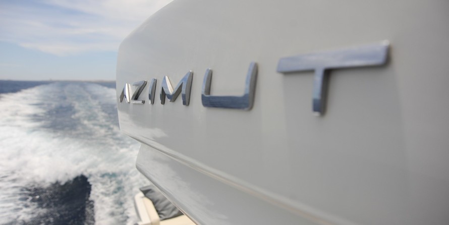Azimut 68S