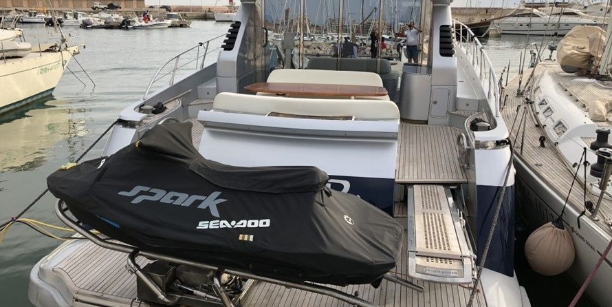 Blu martin 58 feet open