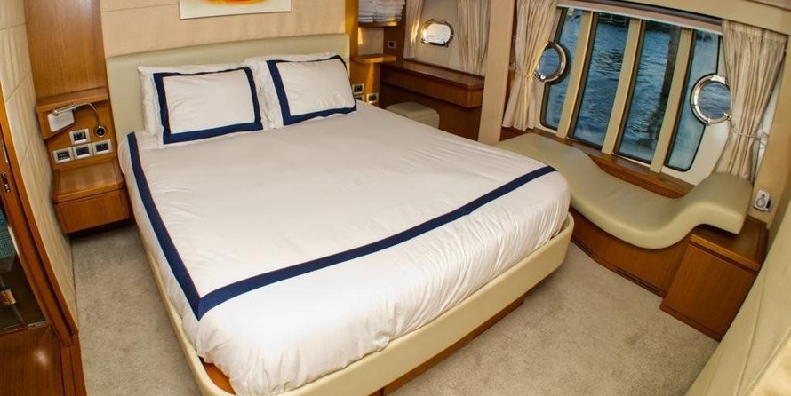 Ferretti 80