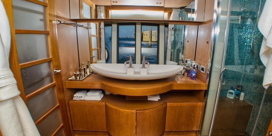Ferretti 80