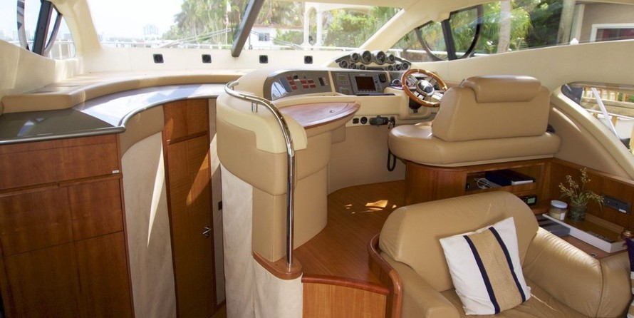 Azimut 50 Fly Galley Up