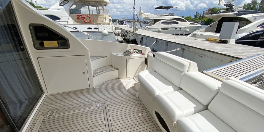 Azimut 46