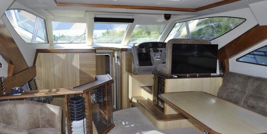 Maxum 2400