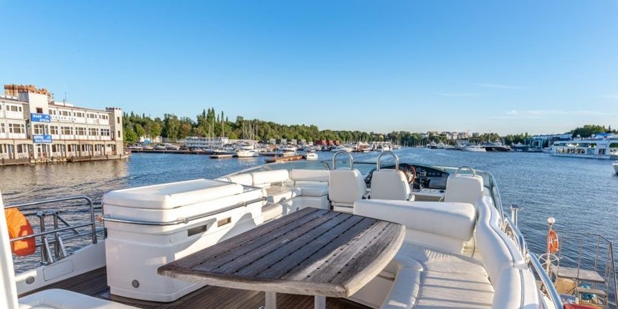 Fairline 74 Squadron