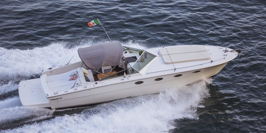Tornado 38 Cruising