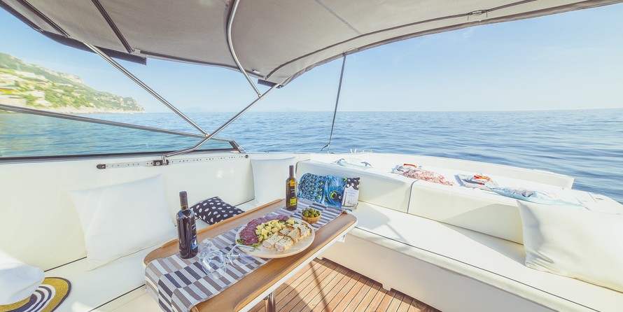 Tornado 38 Cruising