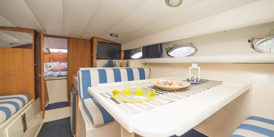 Tornado 38 Cruising
