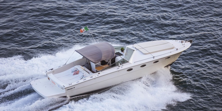 Tornado 38 Cruising